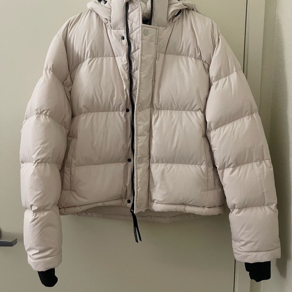 Aritzia The Super Puff™ Shorty - Matte Pearl